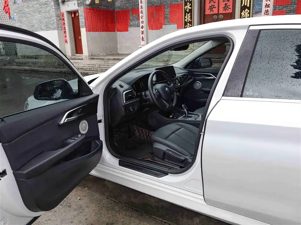 BMW 1 Series 2022 120i M Sport фото 4