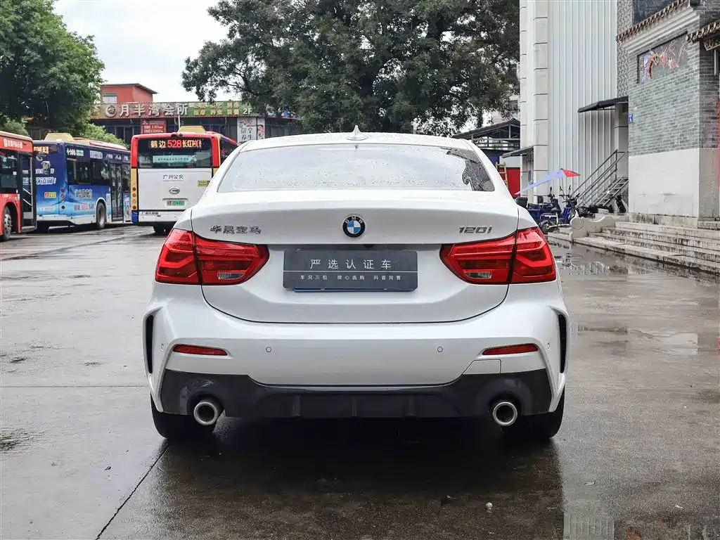BMW 1 Series 2022 120i M Sport фото 8