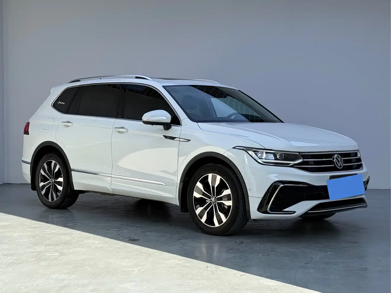 Volkswagen Tiguan L 2024 Outstanding 330TSI Auto 2WD R-Line Dragon Glory Edition фото 3