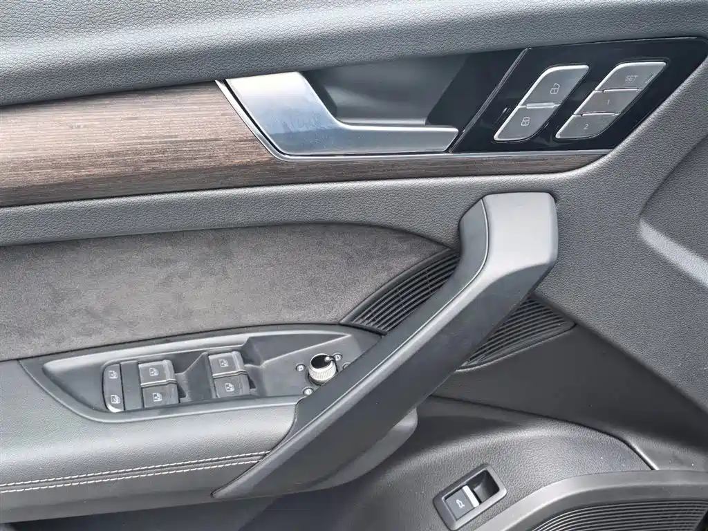 Фото 17 - Audi Q5L