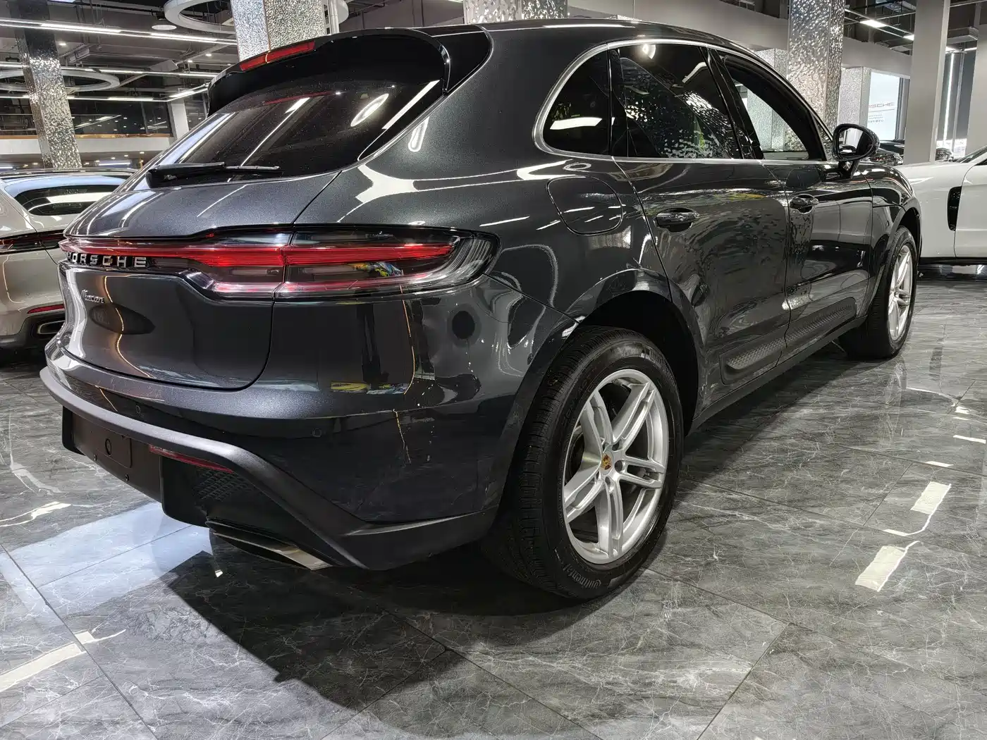PORSCHE MACAN