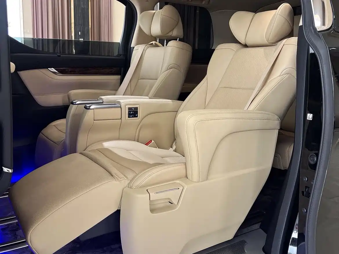 Toyota Alphard 2021 Hybrid 2.5L Luxury фото 13