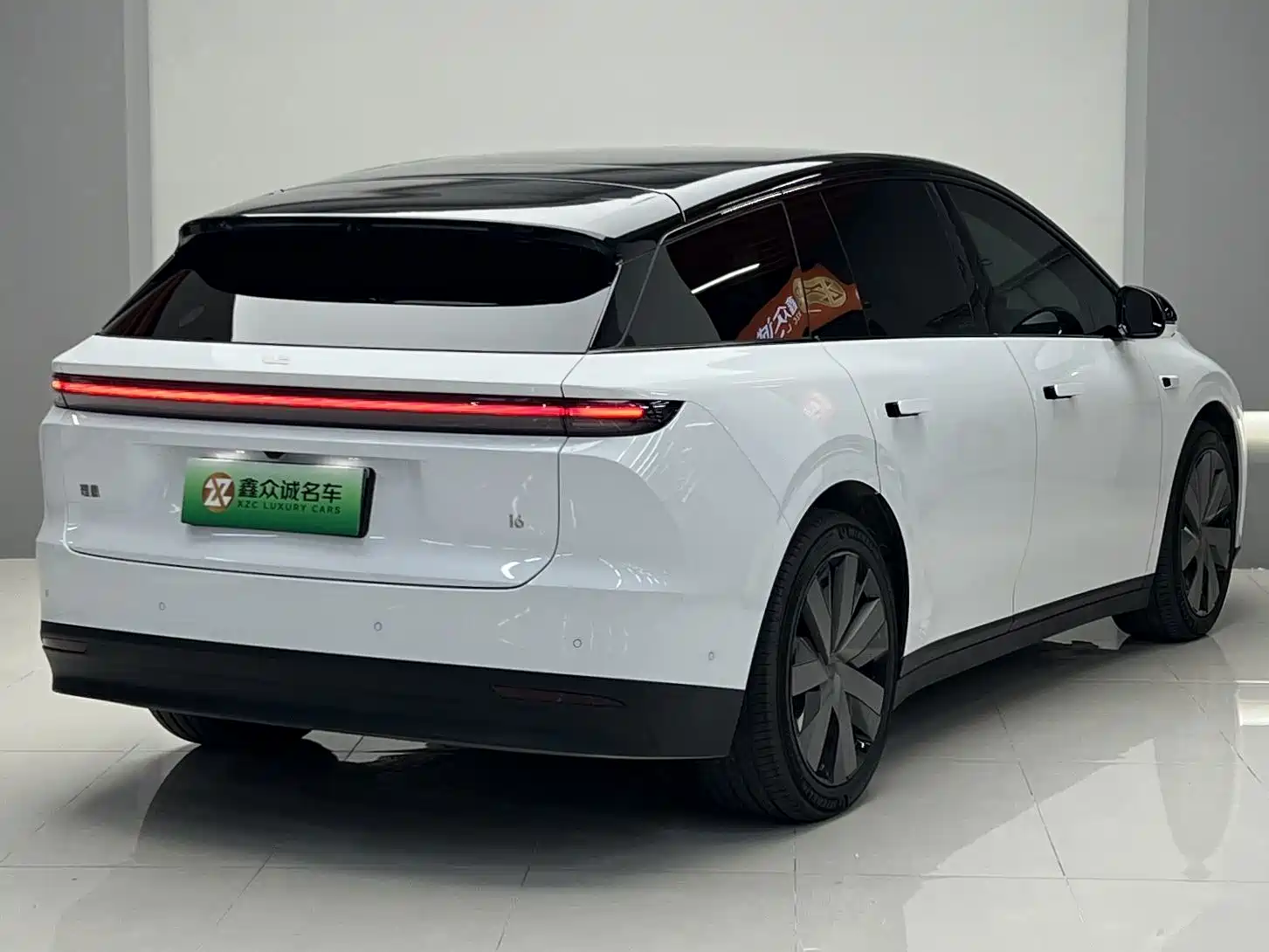 Photo 16 - Li Auto i6