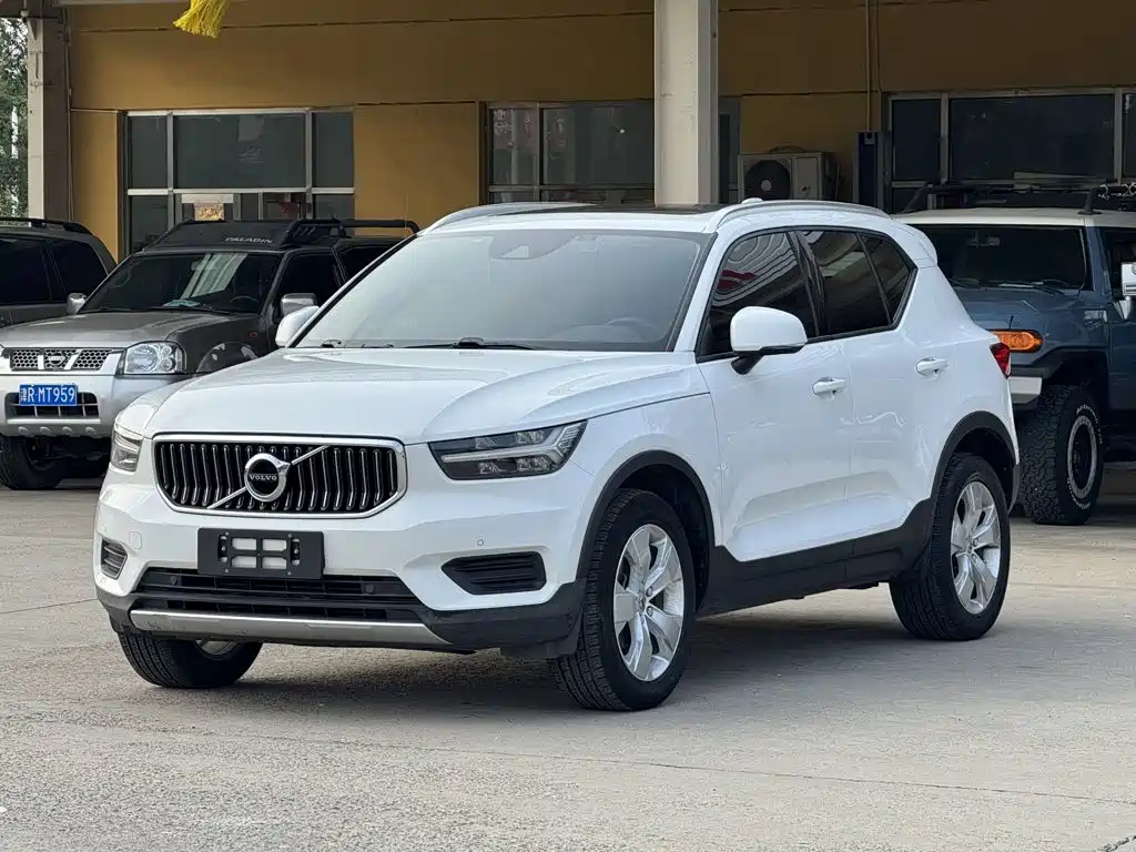 Фото 1 - Volvo XC40