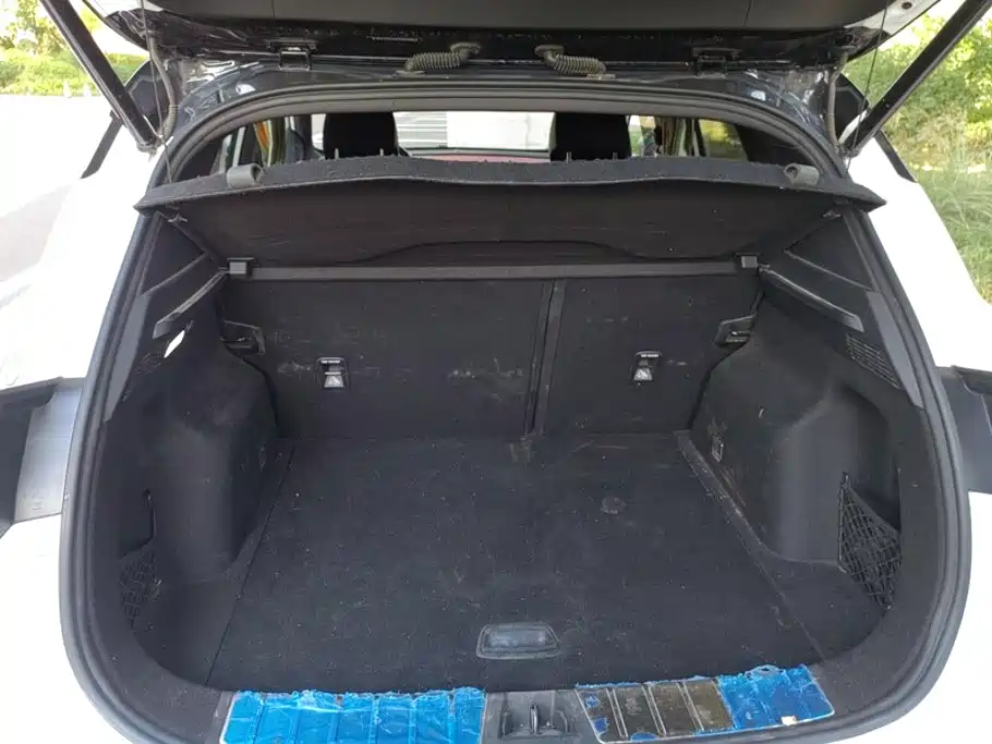 Фото 4 - Geely Coolray