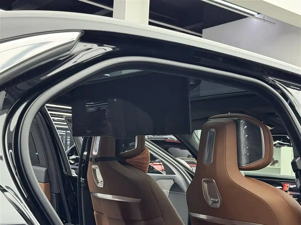 BMW 7 Series 2023 Facelift 740Li Exclusive M Sport Package фото 10