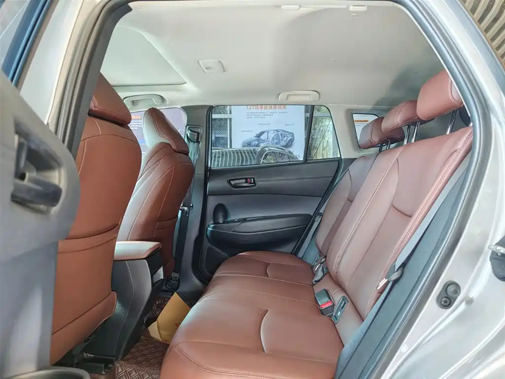 Toyota Frontlander 2024 2.0L CVT Leading Edition фото 12