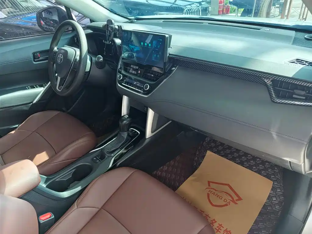 Toyota Frontlander 2024 2.0L CVT Leading Edition фото 11