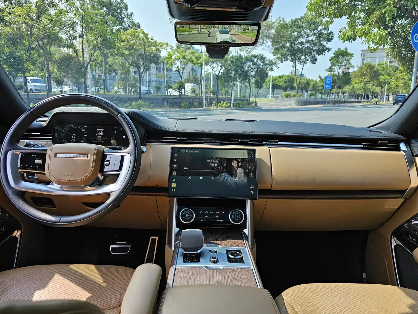 Land Rover Range Rover 2023 3.0 L6 400PS Golden Age 7-Seater Long Wheelbase фото 16