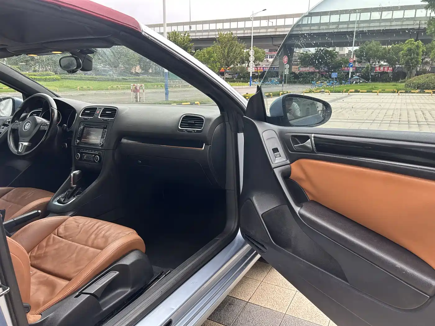 Volkswagen Golf (Import) 2012 1.4TSI Luxury Convertible Edition фото 9