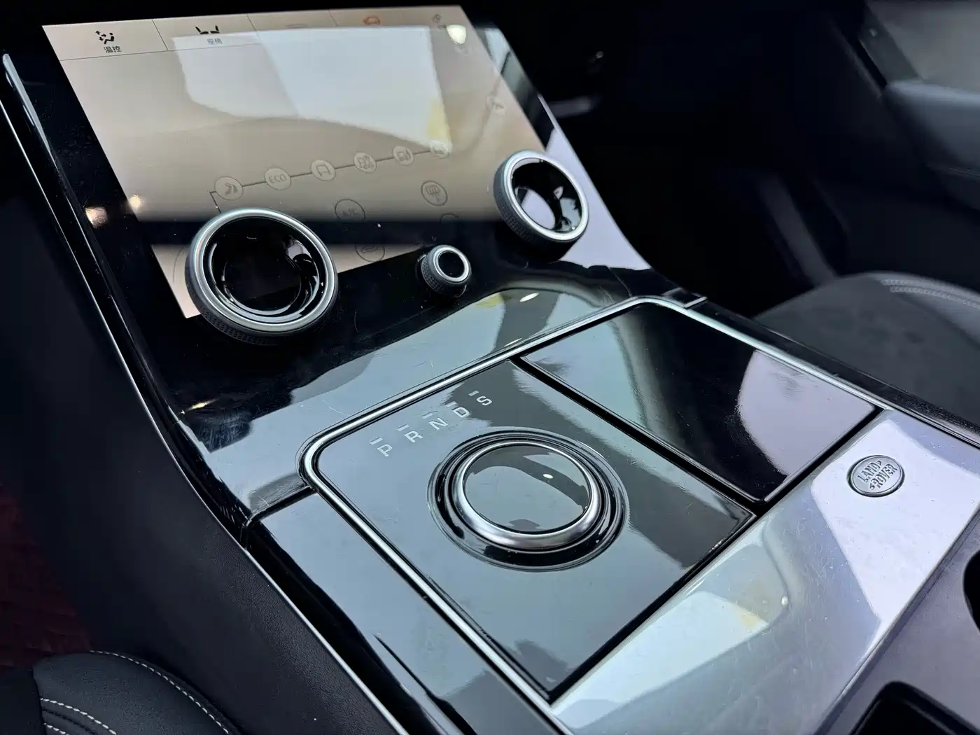 Фото 9 - Land Rover Range Rover Velar