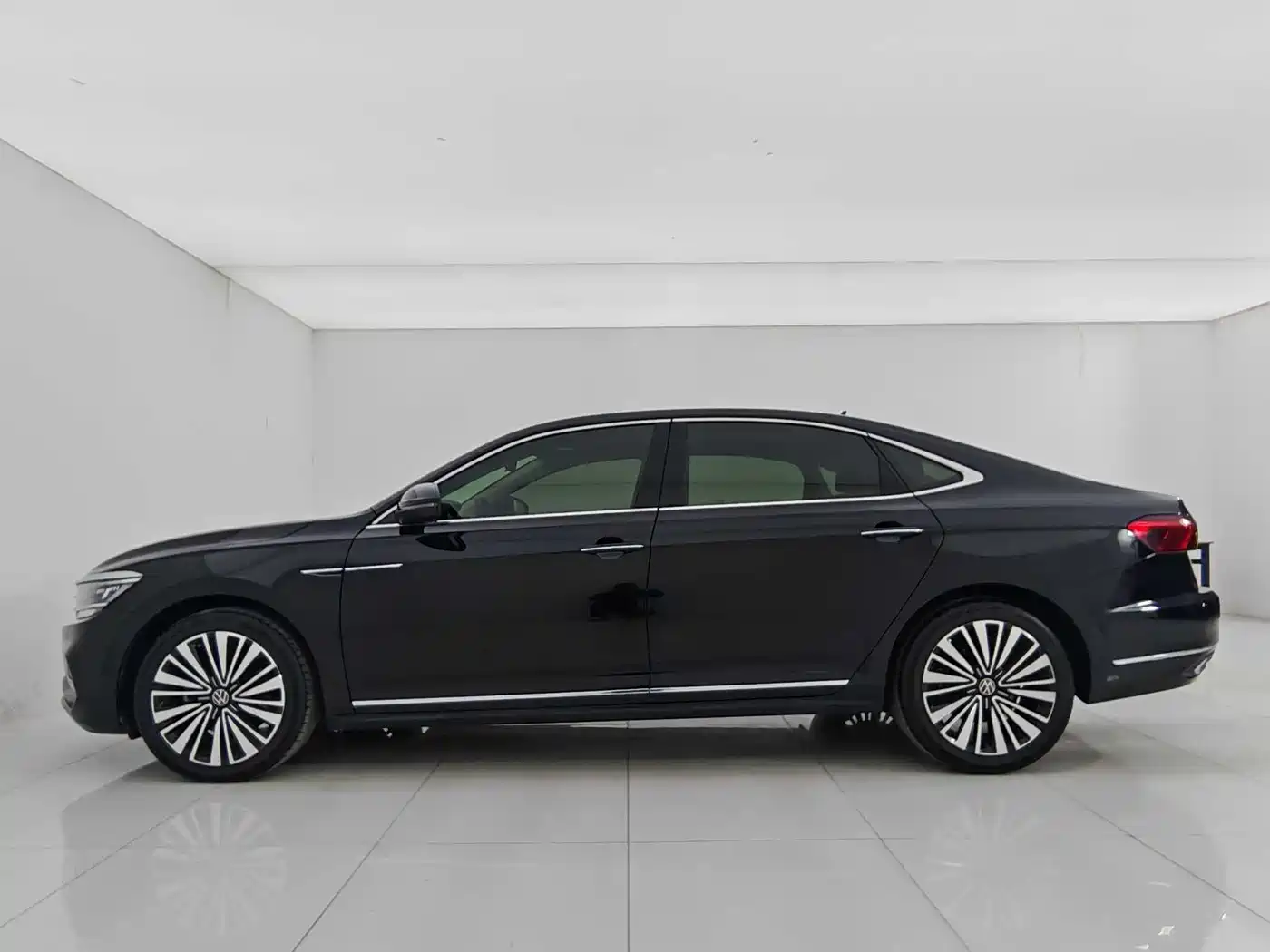 Volkswagen Passat 2020 Facelift 330TSI Luxury China VI фото 6