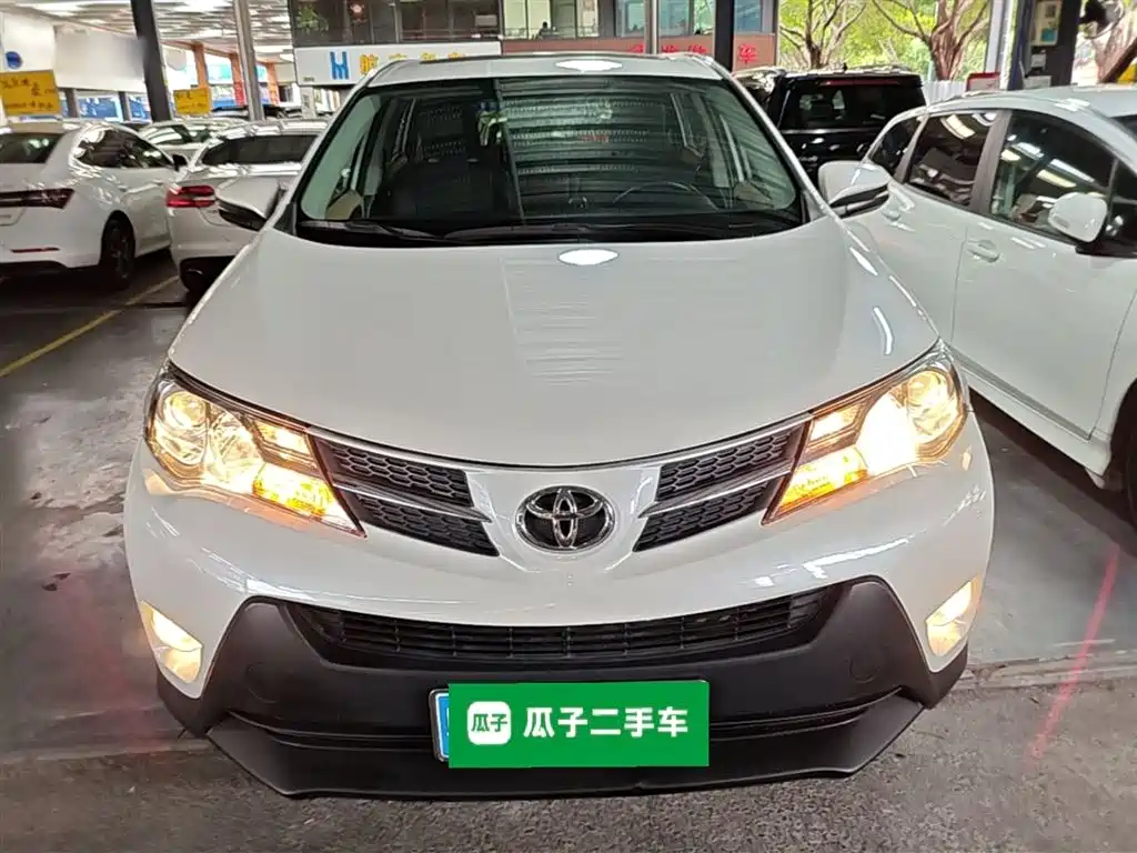 Toyota RAV4 Rongfang 2015 2.0L CVT 2WD Trend Edition фото 3
