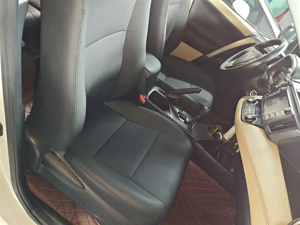 Toyota RAV4 Rongfang 2015 2.0L CVT 2WD Trend Edition фото 25