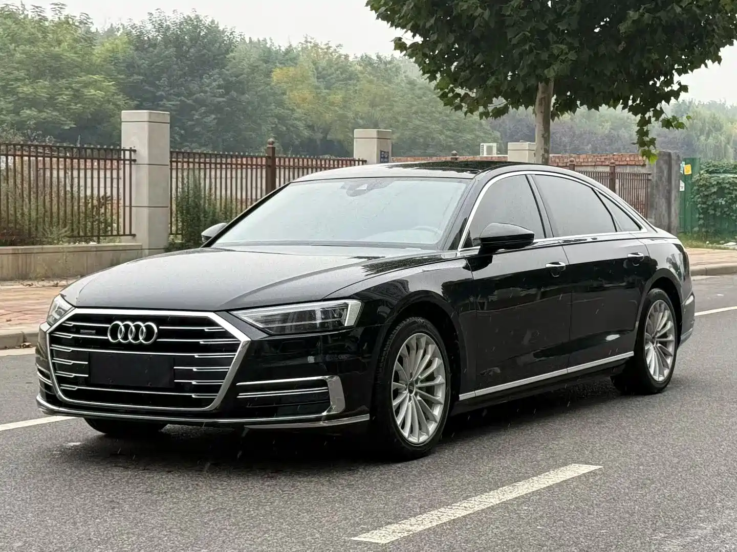 Фото 1 - Audi A8