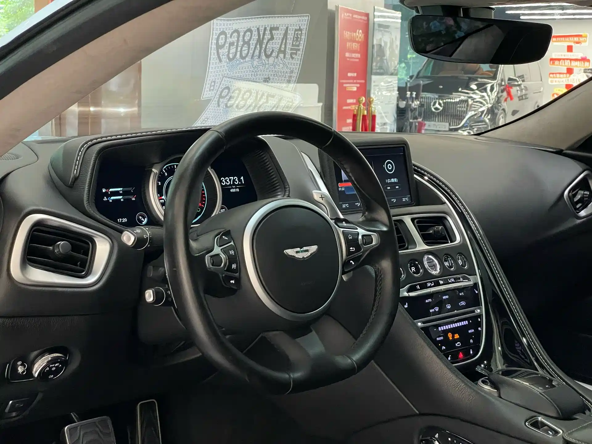 Фото 9 - Aston Martin DB11