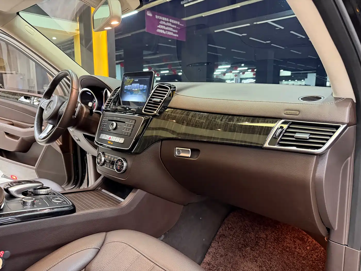 Mercedes-Benz GLS 2018 Facelift GLS 400 4MATIC Luxury фото 24