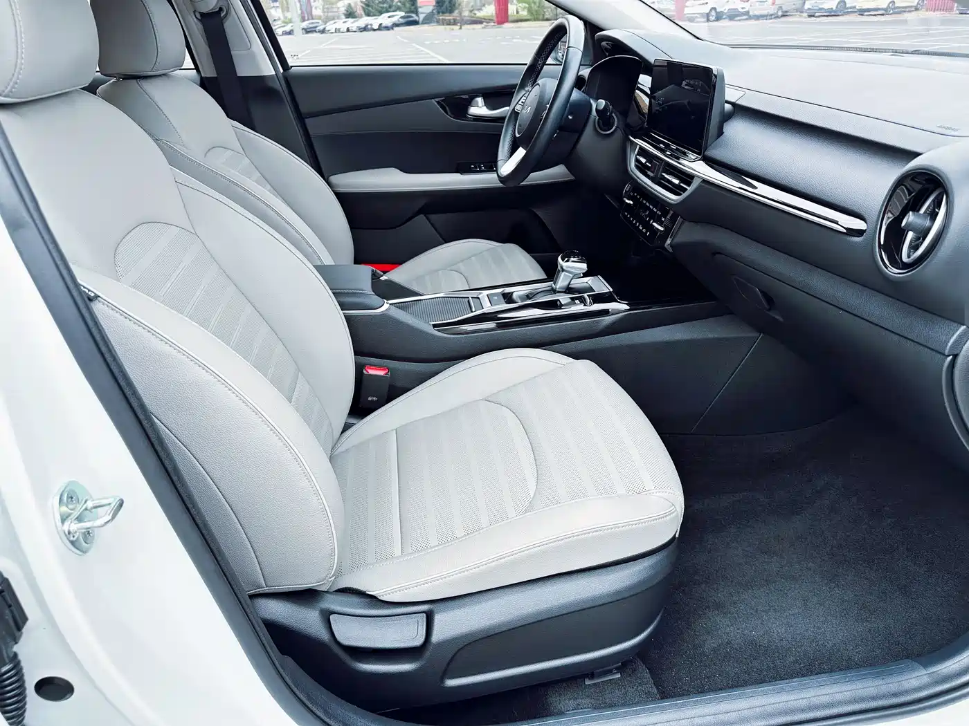 Kia K3 2023 Model 1.5L CVT Luxury Edition фото 16
