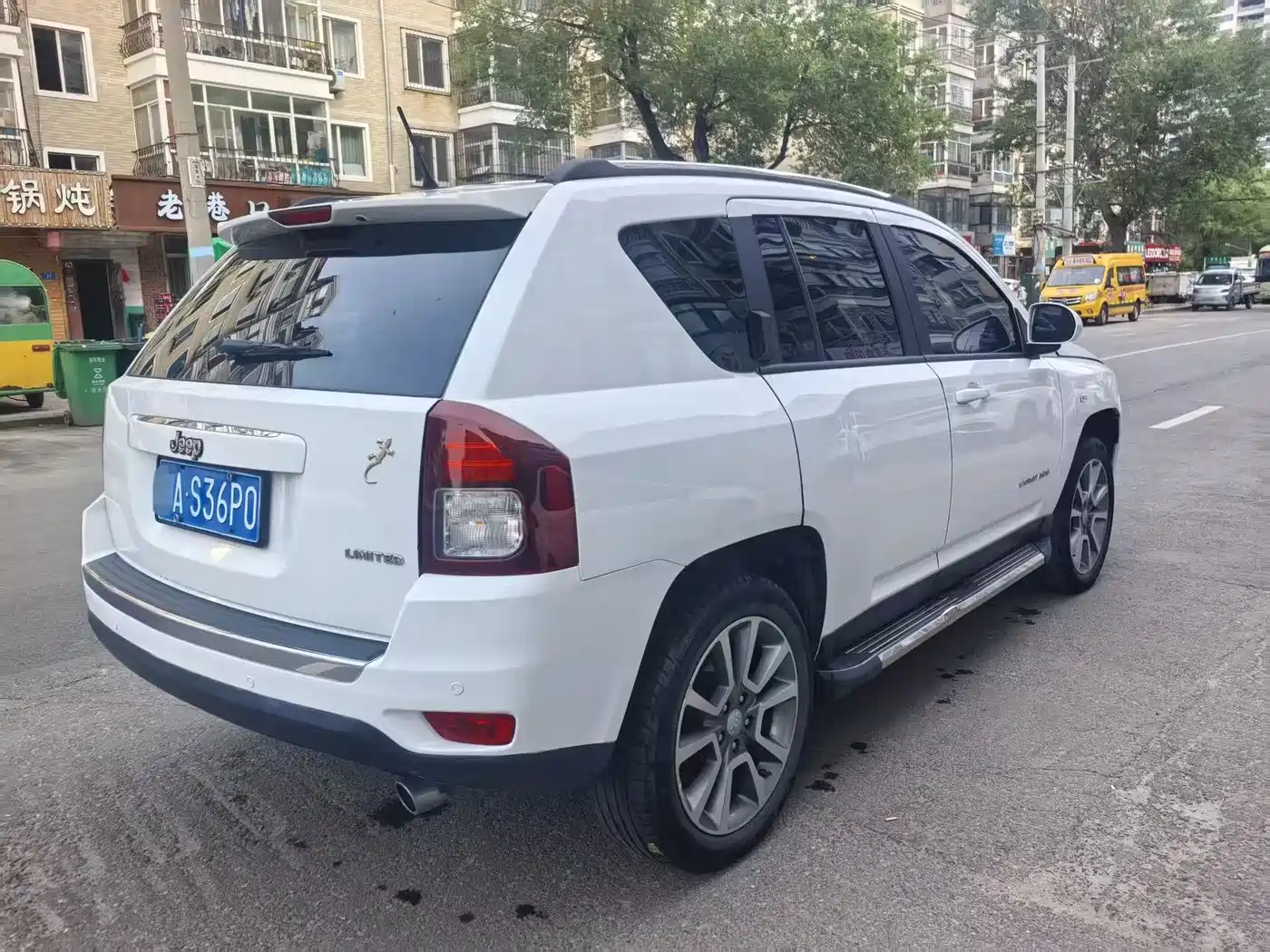 Photo 6 - Jeep Compass (Import)