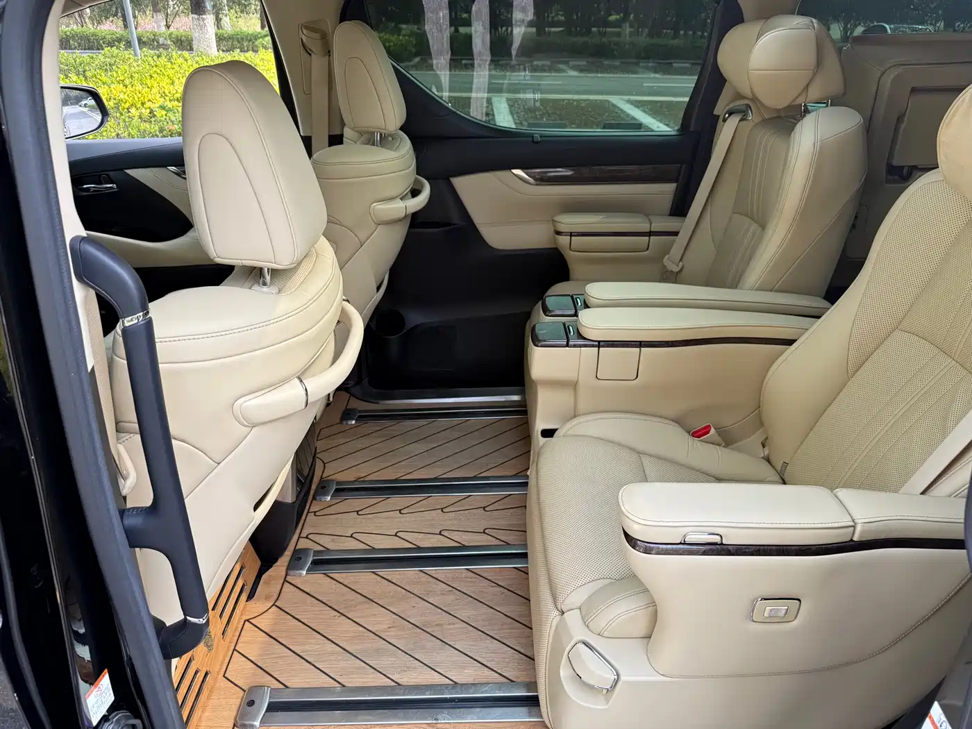 Toyota Vellfire 2021 Crown Hybrid 2.5L HV Premium Edition фото 8