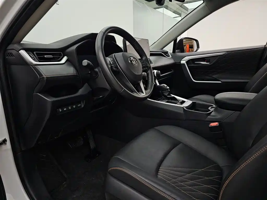 Toyota RAV4 Rongfang 2024 2.0L CVT FWD Style Plus Edition фото 6
