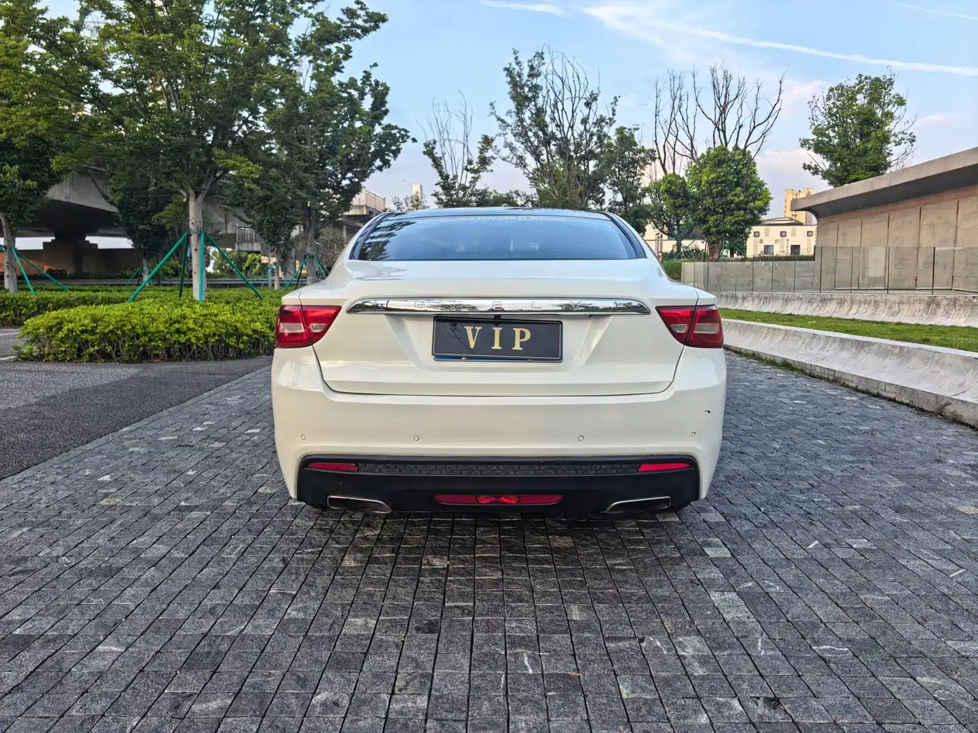 Фото 9 - Geely Borui