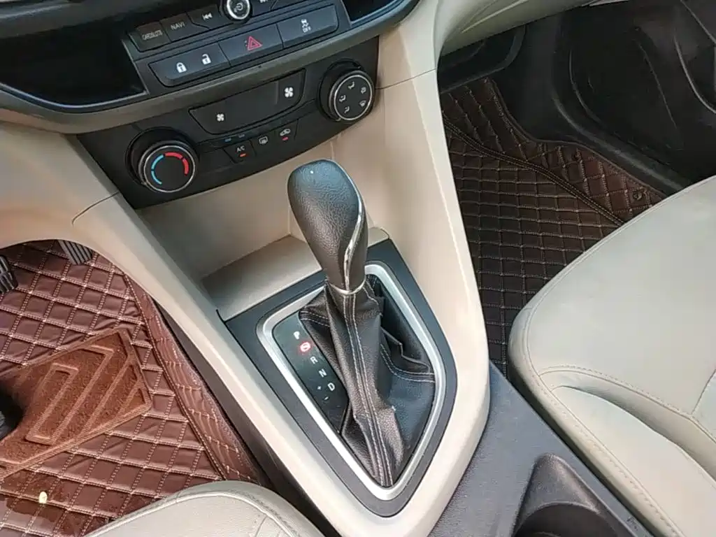 Фото 14 - Buick Excelle