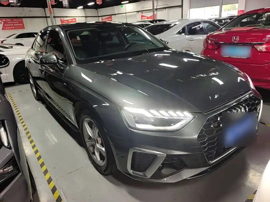 Photo 4 - Audi A4L