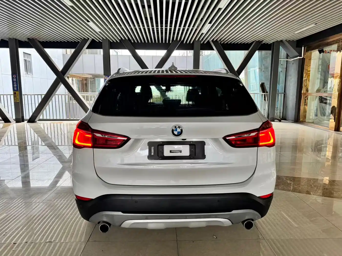 BMW X1 2018 xDrive20Li Premium Model фото 5