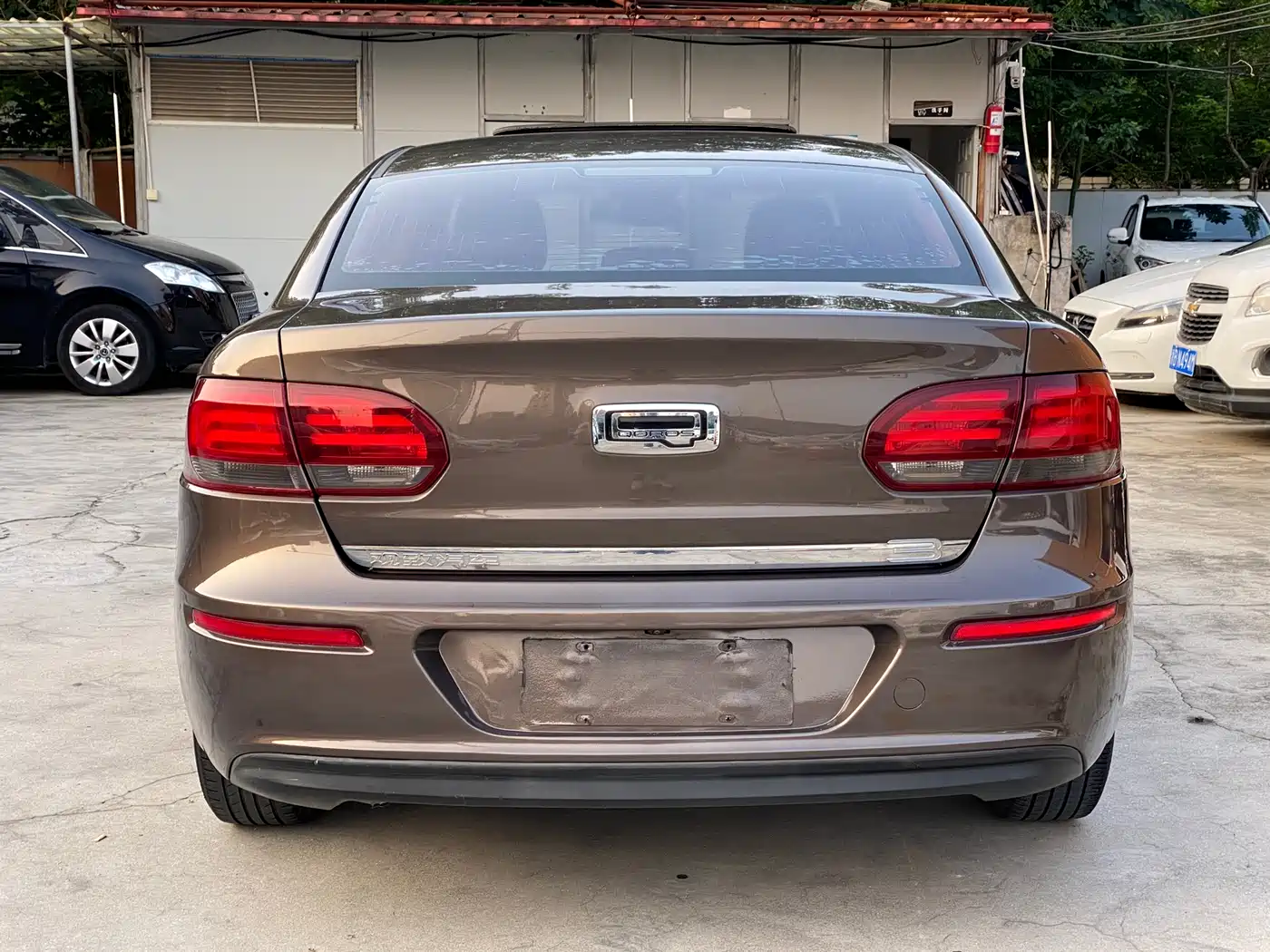 Qoros 3 2017 2016 Sedan 1.6L Automatic Zhiyue