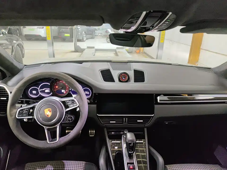 Photo 6 - Porsche Cayenne