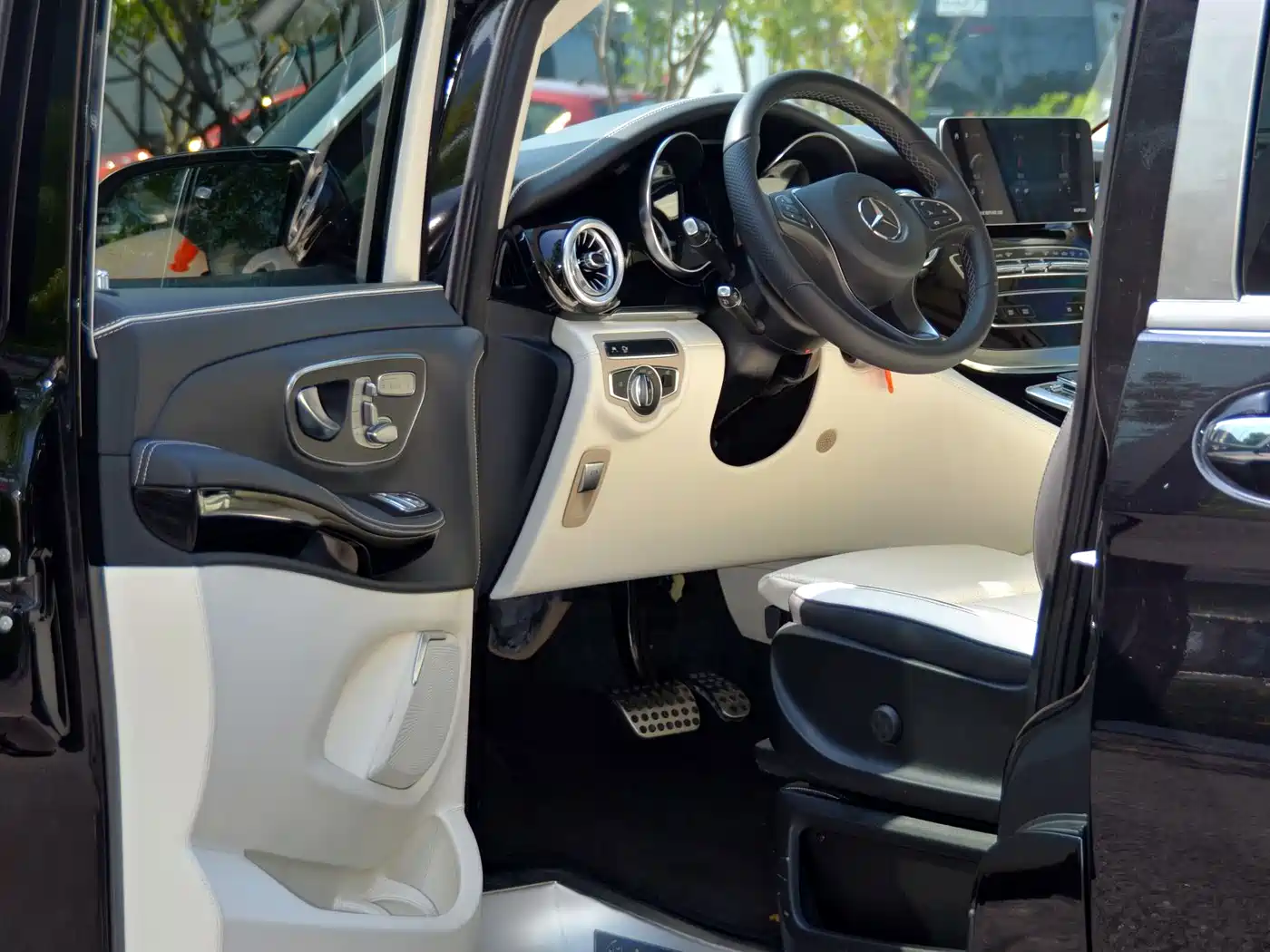 Mercedes-Benz V-Class 2022 V 260 L Long Wheelbase Prestige Edition фото 12