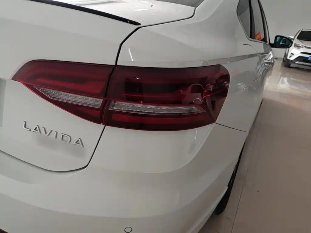 Фото 8 - Volkswagen Lavida