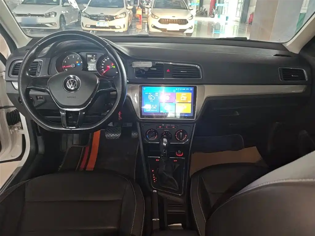 Volkswagen Lavida 2015 1.6L Automatic Comfort Edition фото 10
