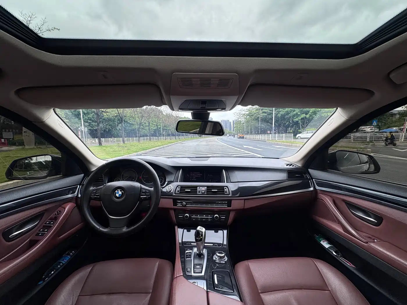 BMW 5 Series (Import) 2014 520i Classic фото 19