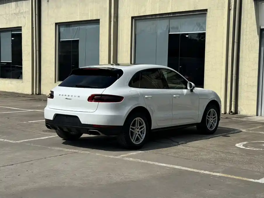 Photo 10 - Porsche Macan