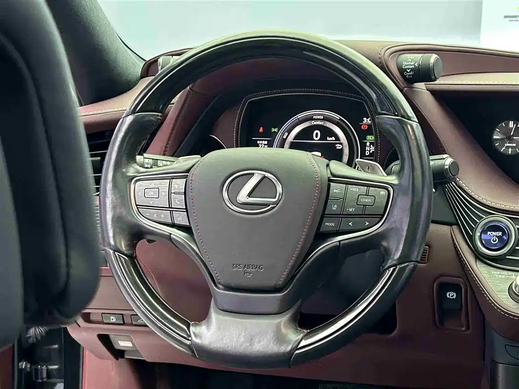 Lexus LS 2018 500h Executive Edition China V фото 16
