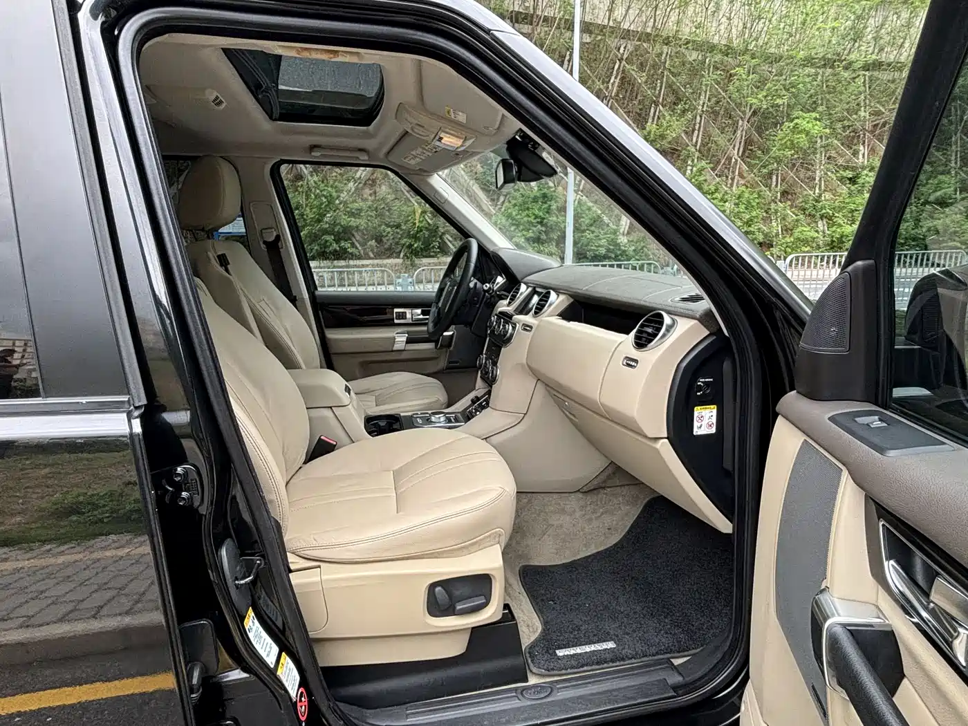 Land Rover Discovery 2013 3.0 SDV6 Black Premium Limited Edition фото 5