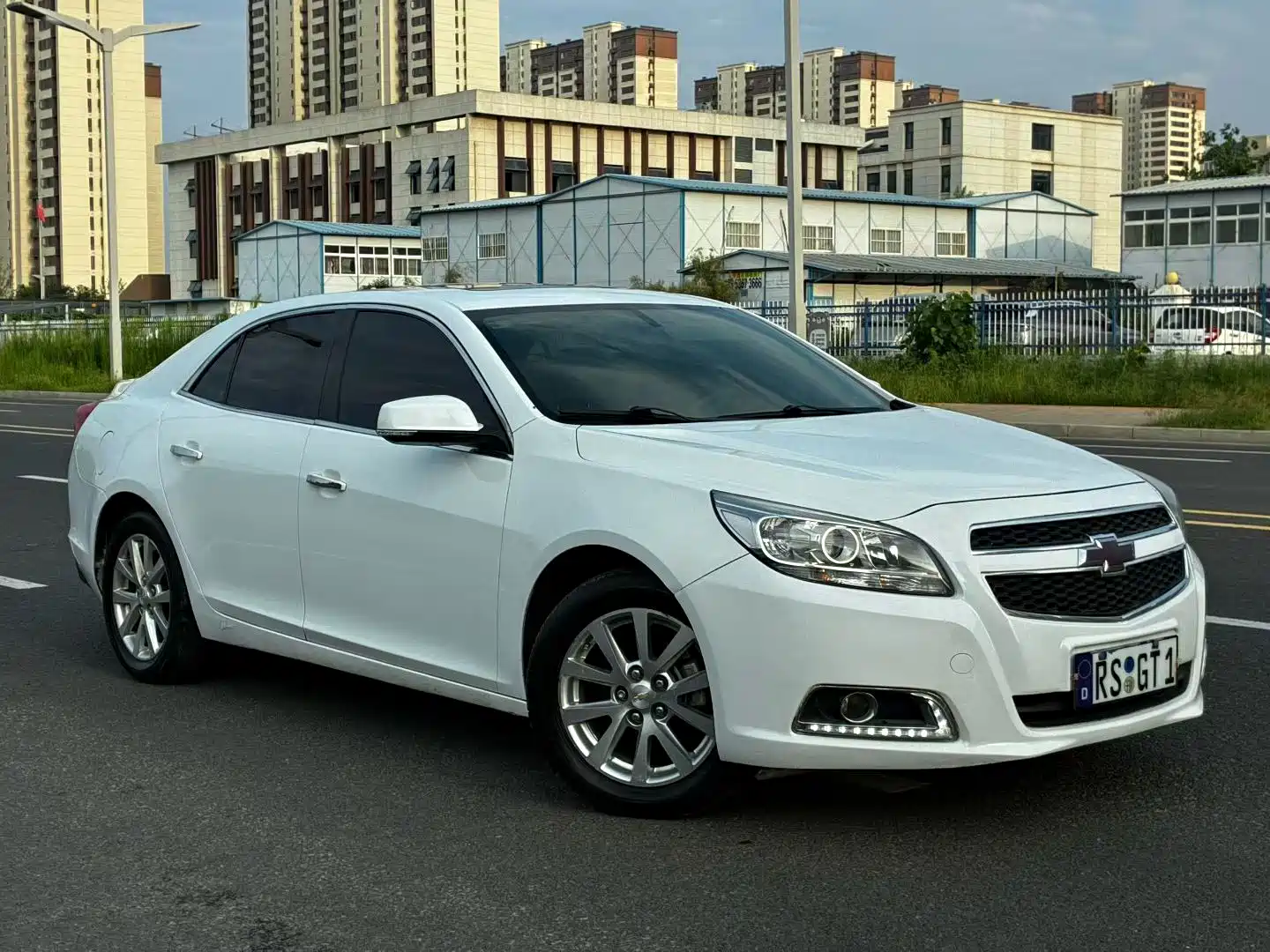 Photo 3 - Chevrolet Malibu