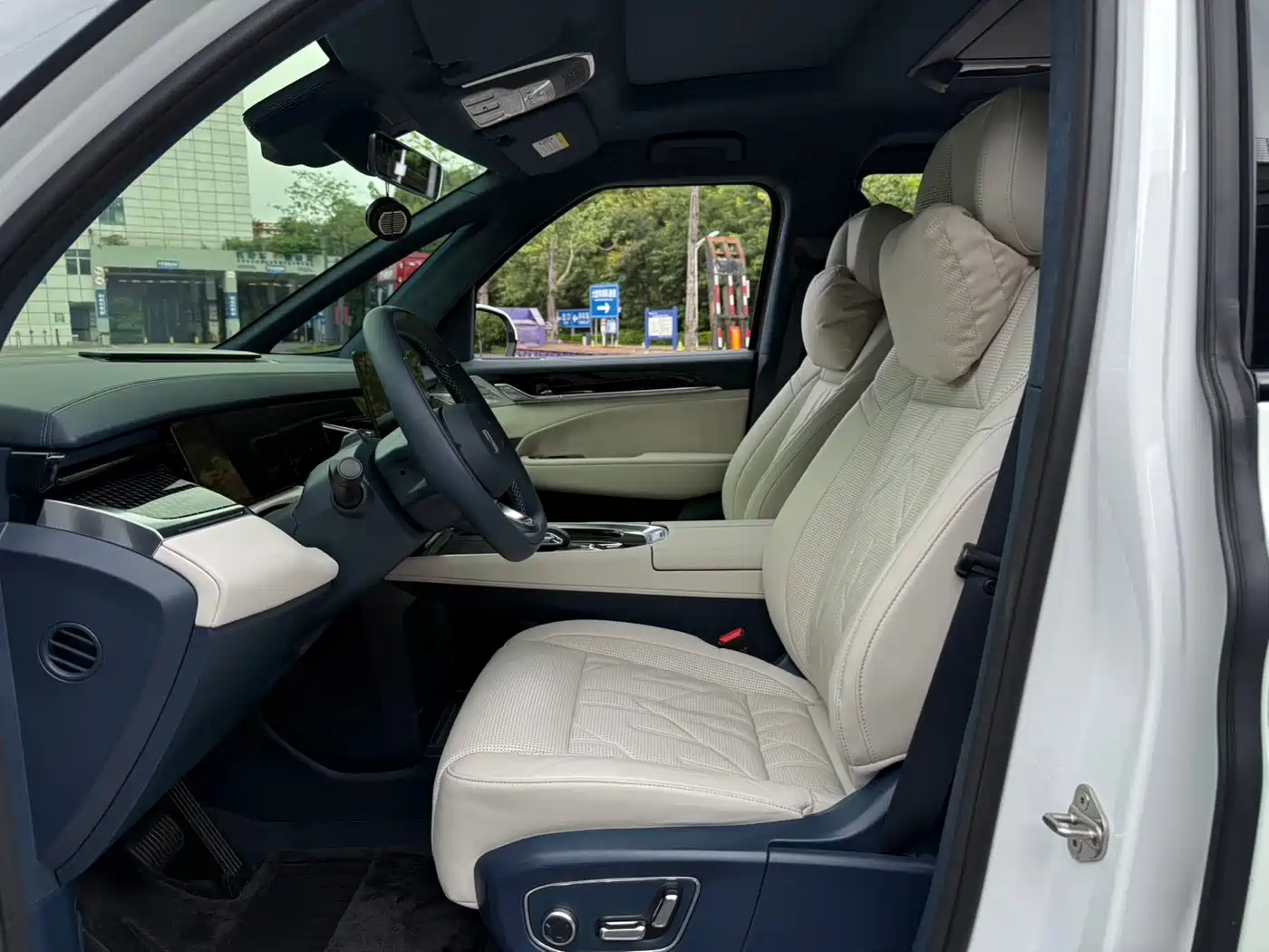 ZEEKR 009 2026 2024 6-seat Executive AWD 108kWh