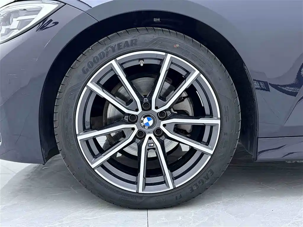 BMW 3 Series 2021 320Li M Sport Package фото 9