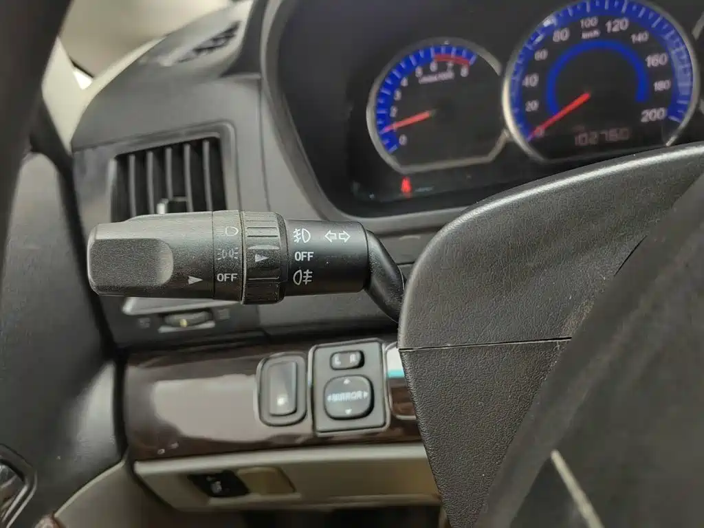 Dongfeng Fengxing Fengxing CM7 2015 2014 2.4L Manual Business Edition