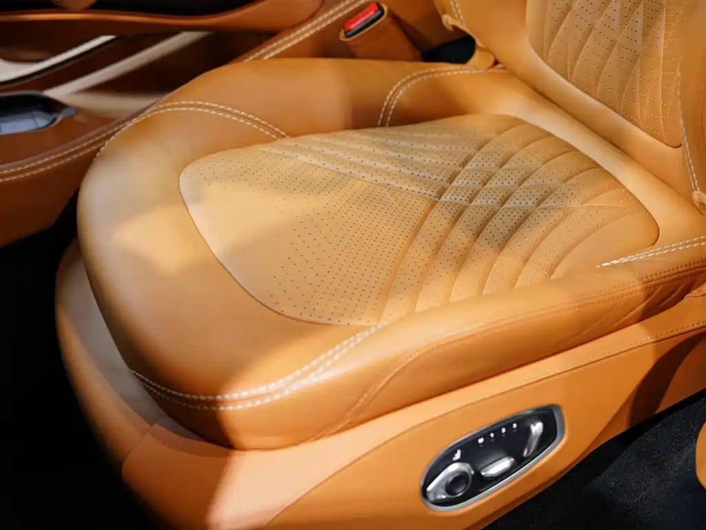 Photo 27 - Aston Martin DBX