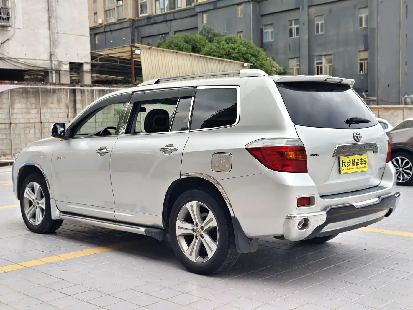 Фото 4 - Toyota Highlander