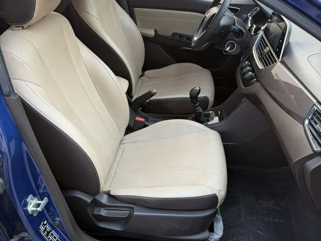 Baojun 310W 2017 2017 1.5L Manual Fashion Edition (China V)