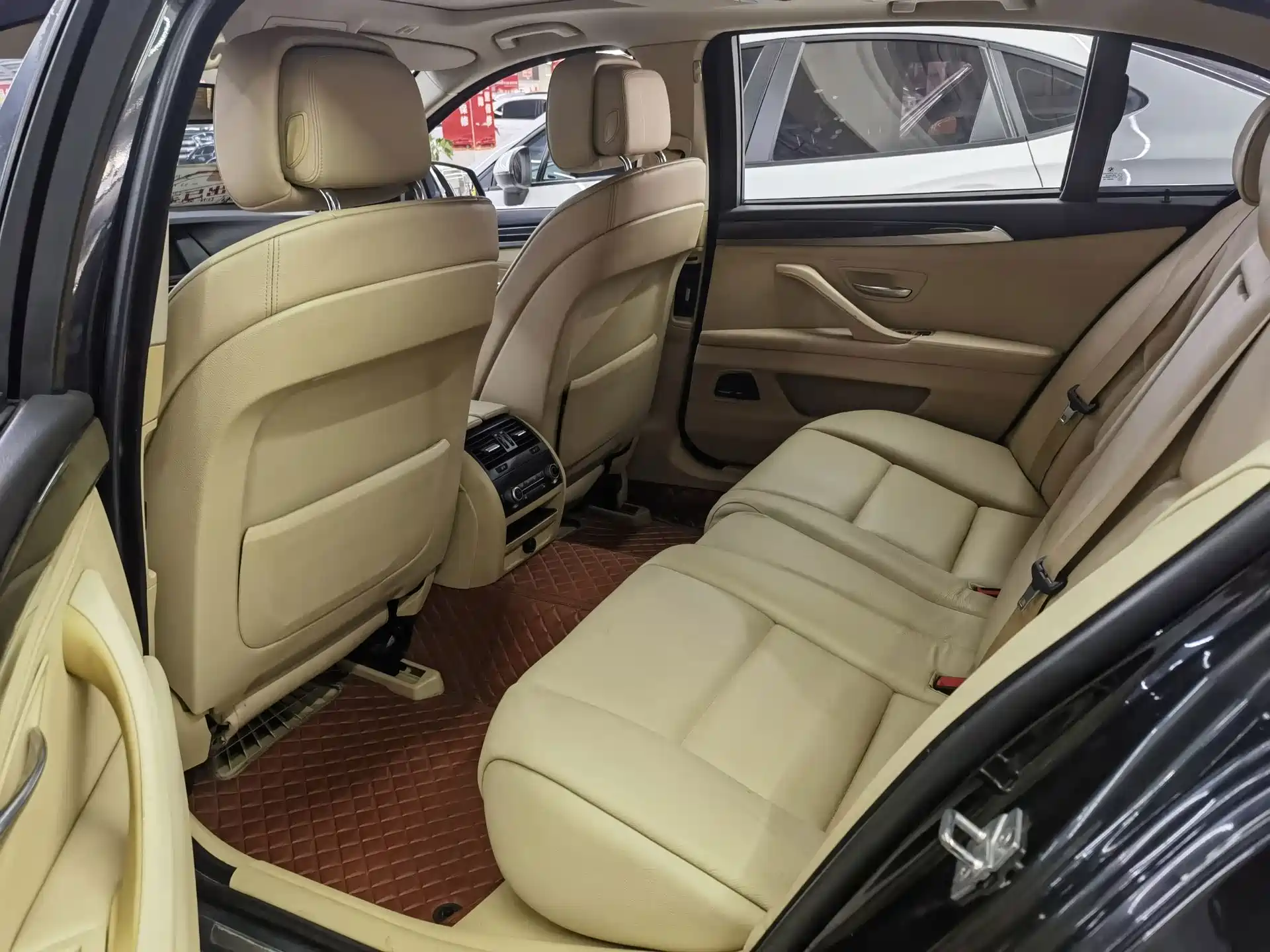 Photo 9 - BMW 5 Series