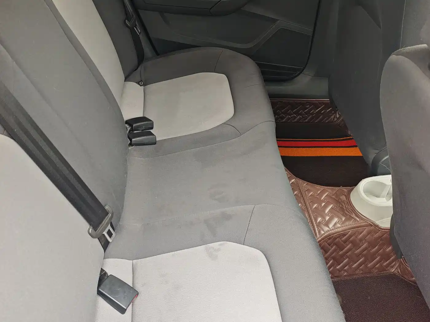 Škoda Rapid 2015 1.6L Manual Joy Selection фото 8