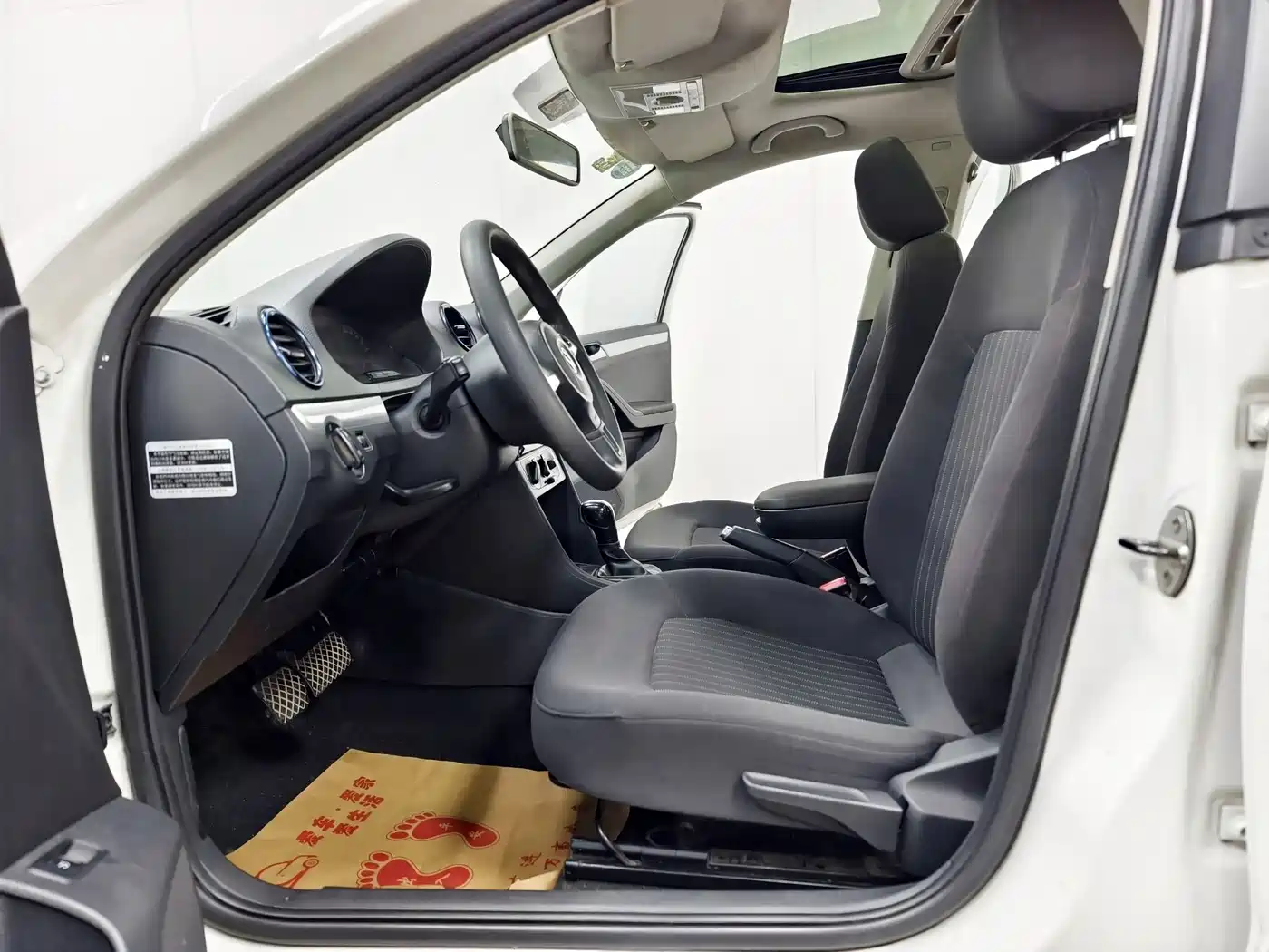Volkswagen Jetta 2015 1.6L Auto Comfort фото 11