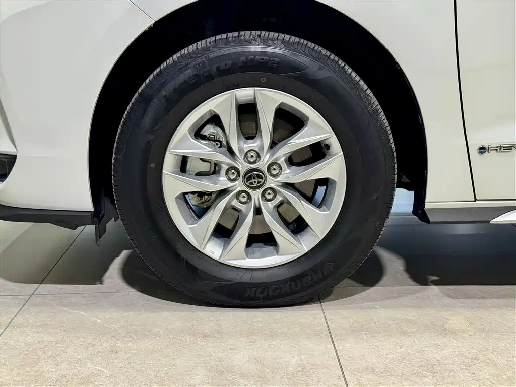 Toyota Granvia 2024 2.5L Hybrid Comfort фото 10