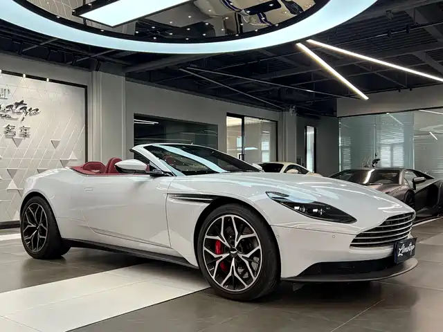 ASTON MARTIN DB11